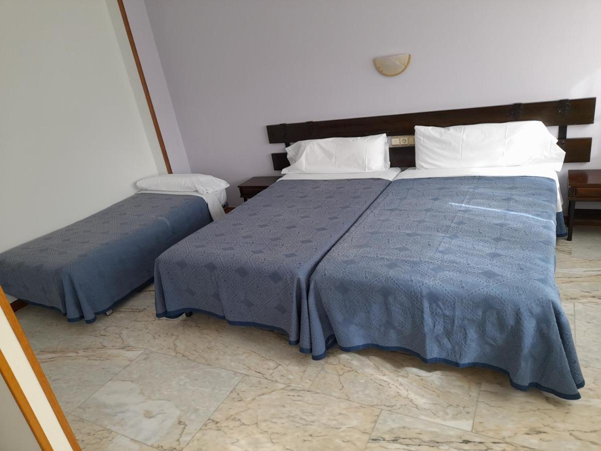 Hotel Os Carballos Sigueiro Luaran gambar
