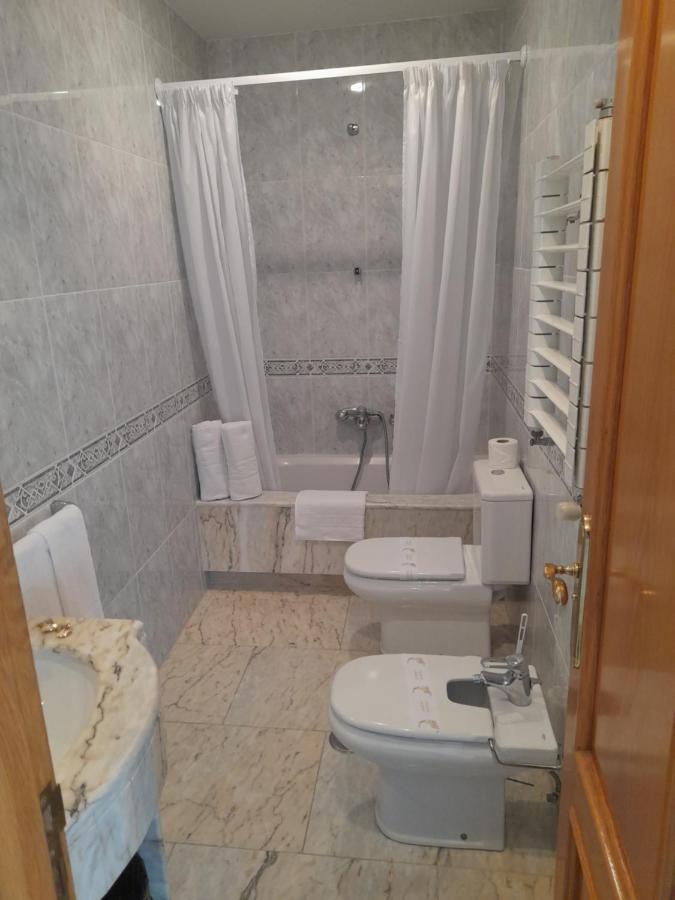 Hotel Os Carballos Sigueiro Luaran gambar