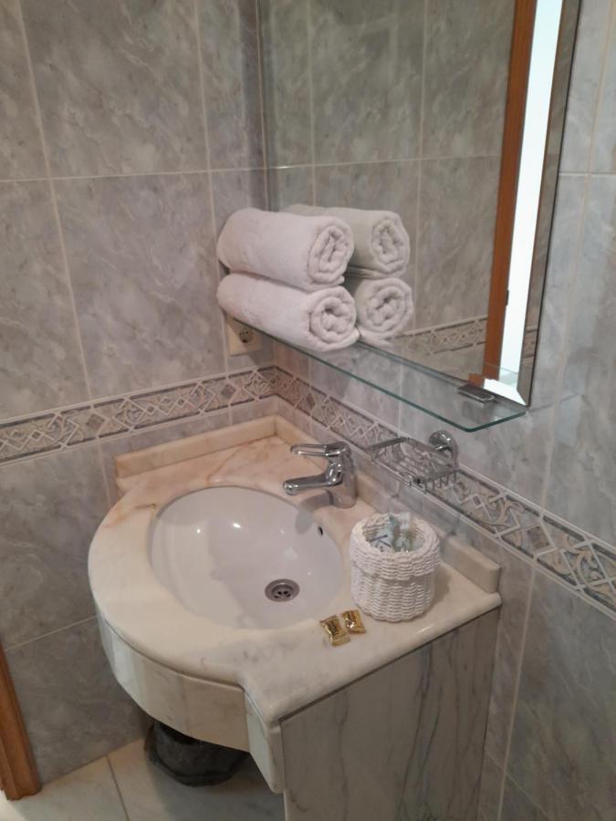 Hotel Os Carballos Sigueiro Luaran gambar