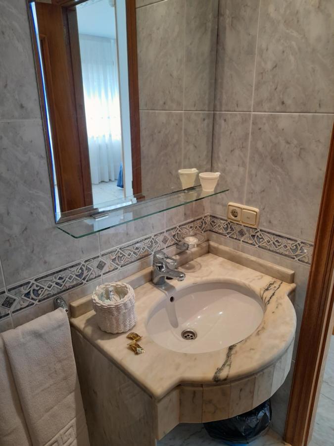 Hotel Os Carballos Sigueiro Luaran gambar