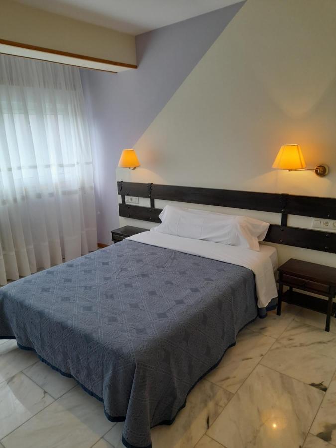 Hotel Os Carballos Sigueiro Luaran gambar