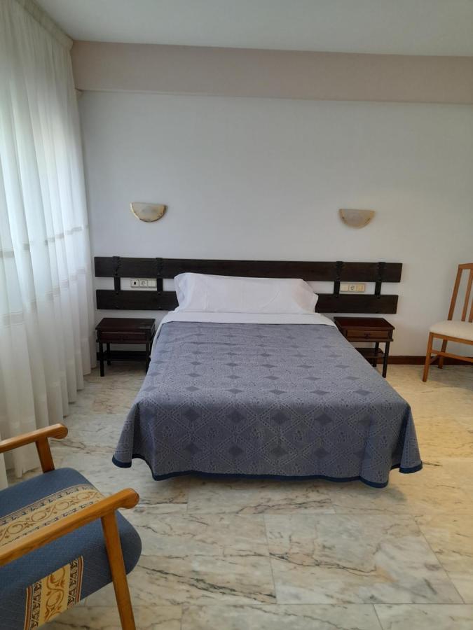 Hotel Os Carballos Sigueiro Luaran gambar