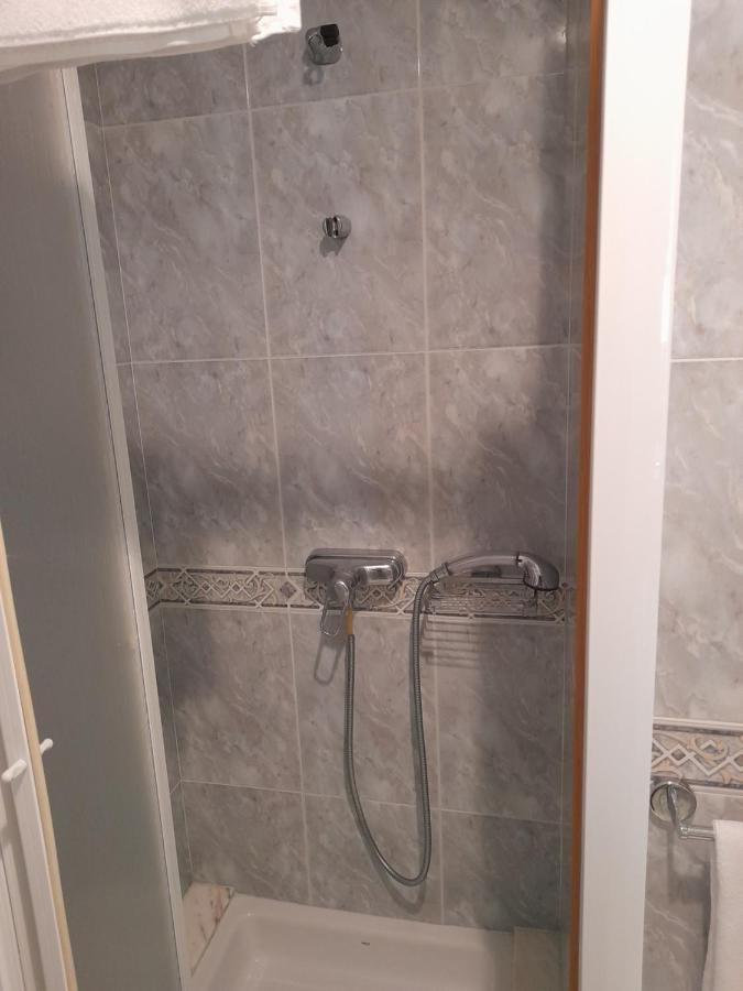 Hotel Os Carballos Sigueiro Luaran gambar
