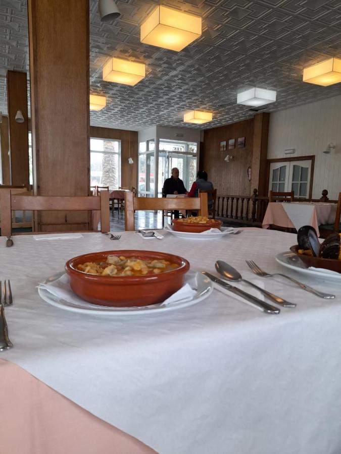 Hotel Os Carballos Sigueiro Luaran gambar